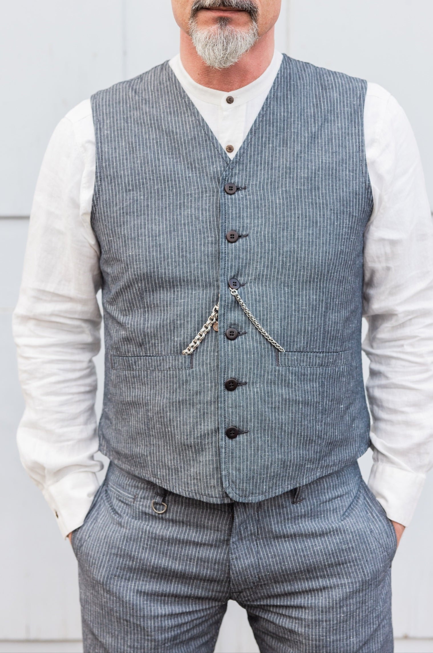 Klassische 1905 Hauler Vest aus Baumwoll-Leinen in grau gestreift, Vorderansicht