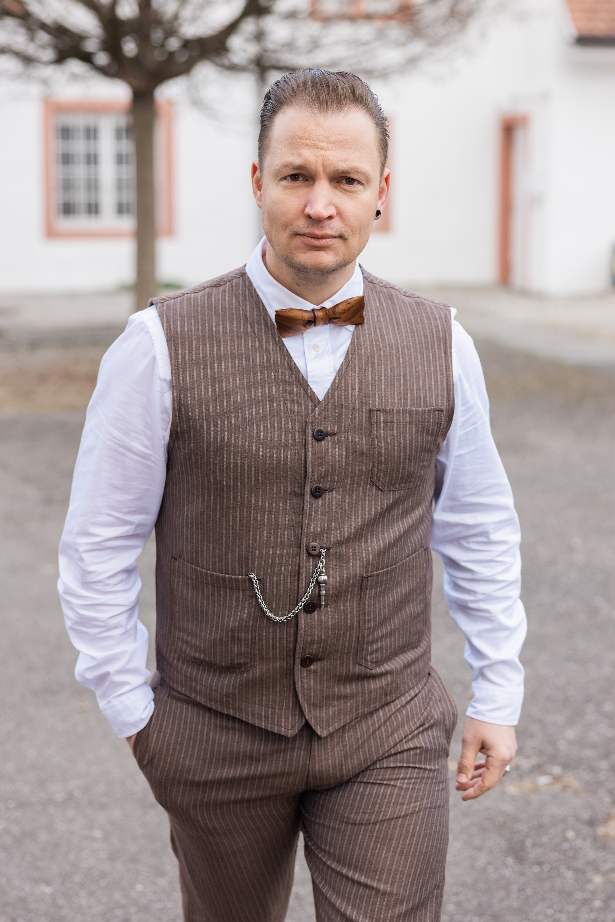 1937 Roamer Vest Alameda Brown – leichte Herrenweste aus Wolle/Leinen, sommerlich, kerniger Vintage-Look, ideal für Oldtimer & Hochzeiten
