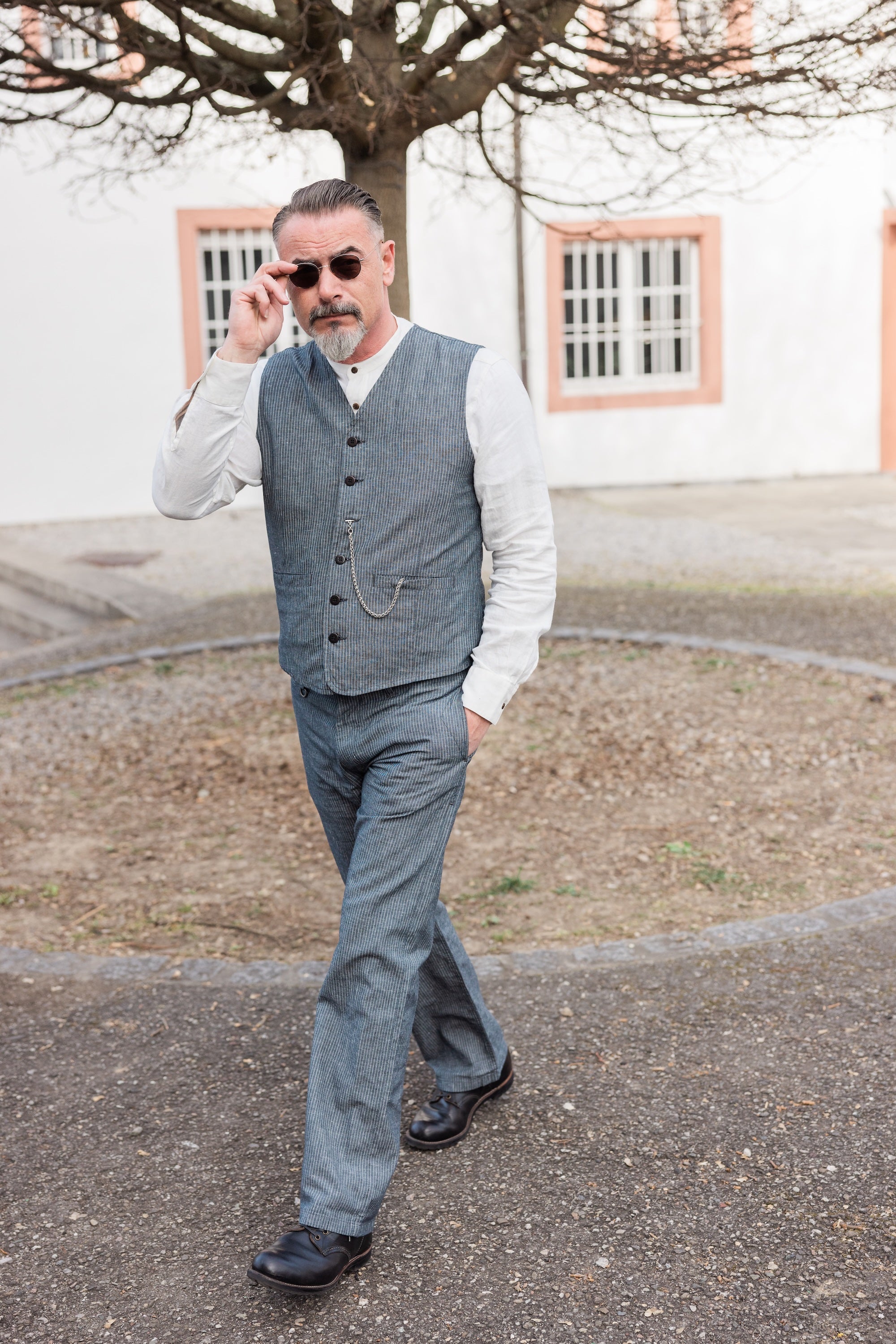 Kombination: 1942 Hunting Pant Grey Striped Linen mit passender Weste für Hochzeit oder Anlass